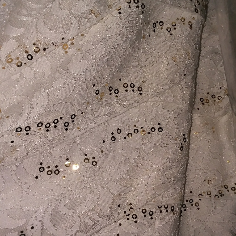 Beautiful Dress - Picture 3 of 4